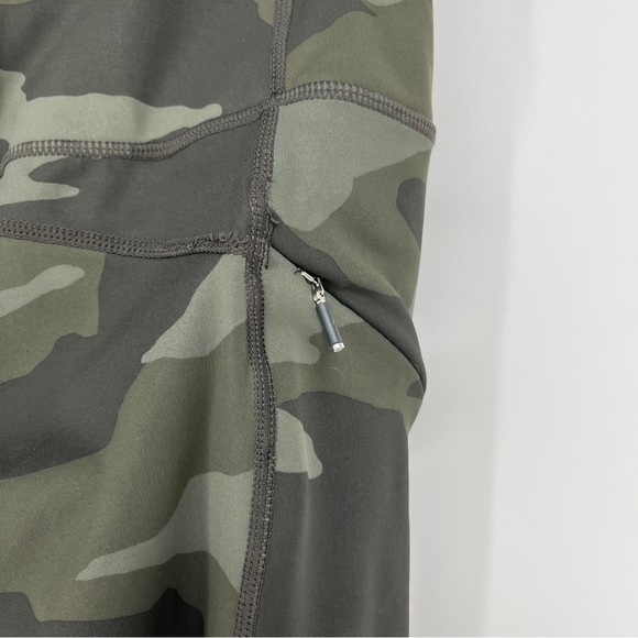 Athleta Camo Contender Leggings Olive Green Powerlift Small Yoga Run Gym Cropped - Picture 9 of 10